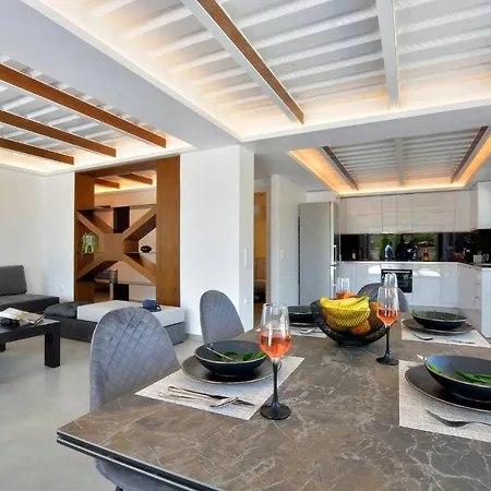 Villa Flamingo - 4 Bedrooms - Private Pool - Next To Renowned Issos & Korission *