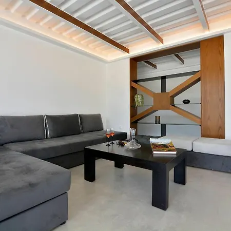 Villa Flamingo - 4 Bedrooms - Private Pool - Next To Renowned Issos & Korission Línia