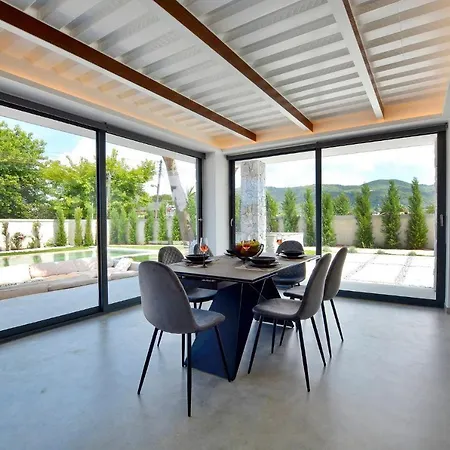 Flamingo - 4 Bedrooms - Private Pool - Next To Renowned Issos & Korission *