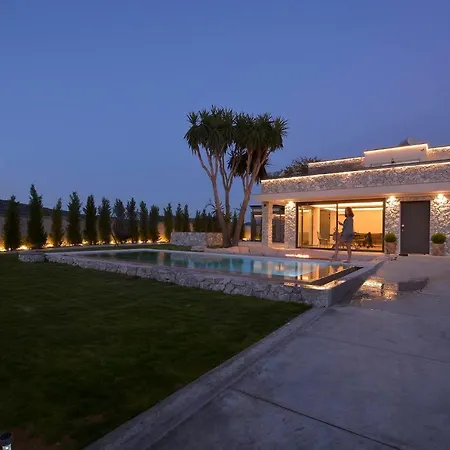 Flamingo - 4 Bedrooms - Private Pool - Next To Renowned Issos & Korission Villa *