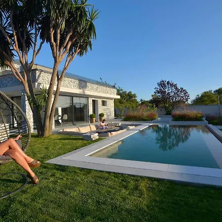 Flamingo - 4 Bedrooms - Private Pool - Next To Renowned Issos & Korission Villa