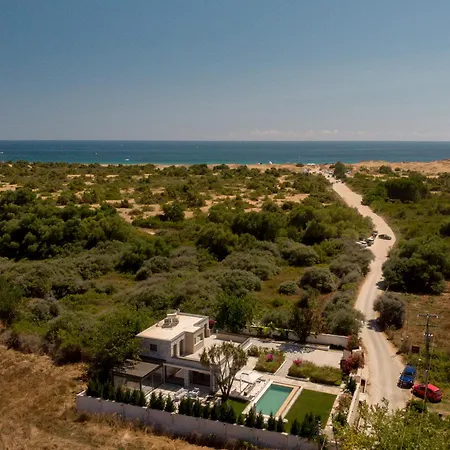 Flamingo - 4 Bedrooms - Private Pool - Next To Renowned Issos & Korission Villa Línia