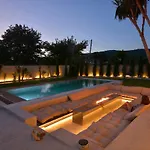 Flamingo - 4 Bedrooms - Private Pool - Next To Renowned Issos & Korission Línia