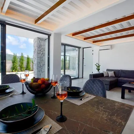 Flamingo - 4 Bedrooms - Private Pool - Next To Renowned Issos & Korission *