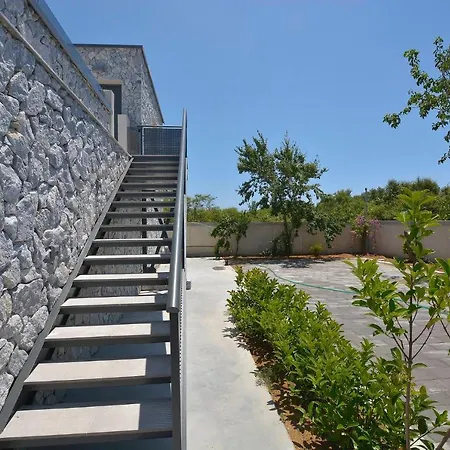 Flamingo - 4 Bedrooms - Private Pool - Next To Renowned Issos & Korission Línia