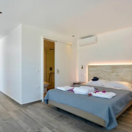 Flamingo - 4 Bedrooms - Private Pool - Next To Renowned Issos & Korission *