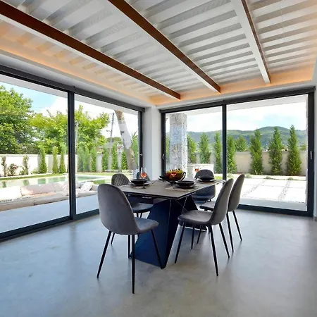 Flamingo - 4 Bedrooms - Private Pool - Next To Renowned Issos & Korission *