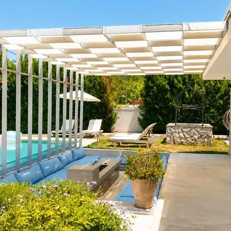 Flamingo - 4 Bedrooms - Private Pool - Next To Renowned Issos & Korission فيلة
