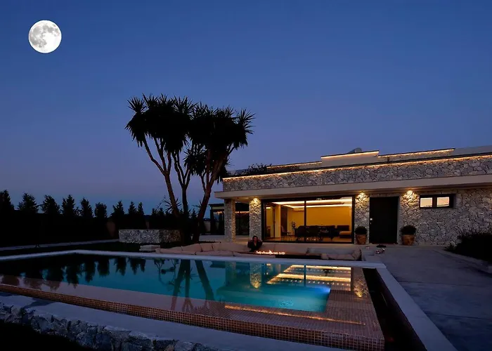 Flamingo - 4 Bedrooms - Private Pool - Next To Renowned Issos & Korission Línia