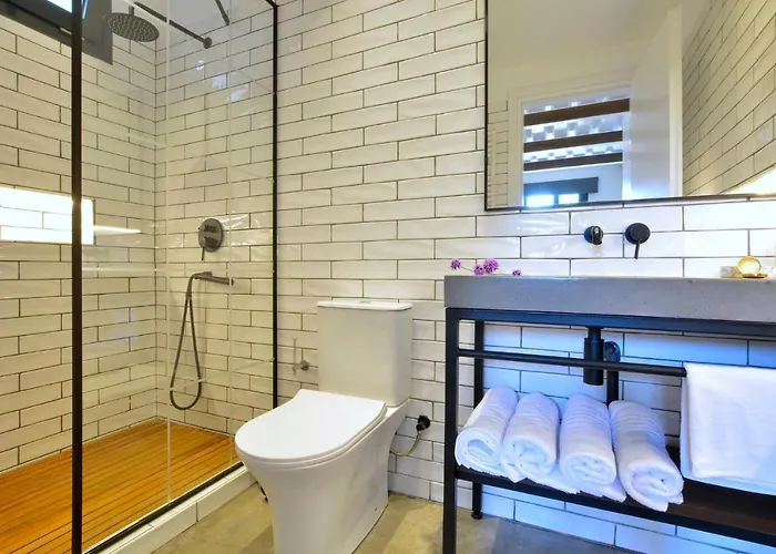 Flamingo - 4 Bedrooms - Private Pool - Next To Renowned Issos & Korission