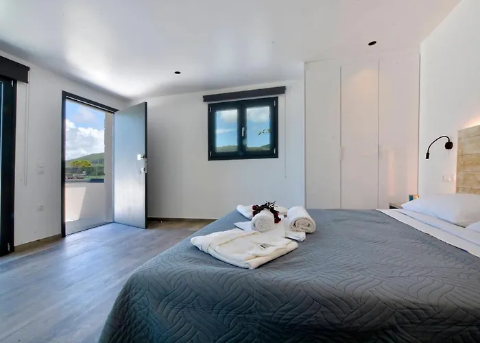 Flamingo - 4 Bedrooms - Private Pool - Next To Renowned Issos & Korission *