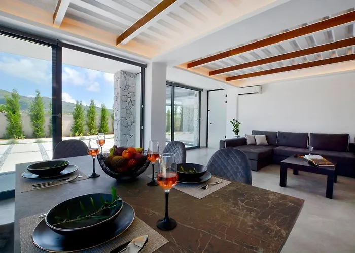 Flamingo - 4 Bedrooms - Private Pool - Next To Renowned Issos & Korission *