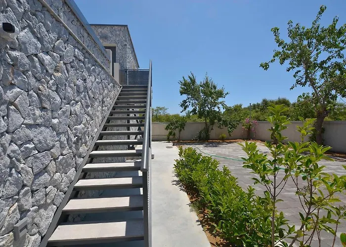 Flamingo - 4 Bedrooms - Private Pool - Next To Renowned Issos & Korission Línia