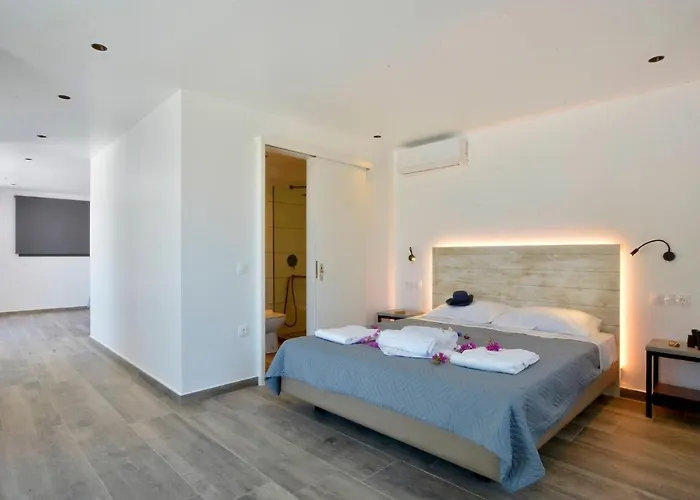 Flamingo - 4 Bedrooms - Private Pool - Next To Renowned Issos & Korission *