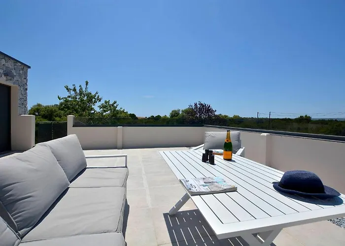 Flamingo - 4 Bedrooms - Private Pool - Next To Renowned Issos & Korission * Línia