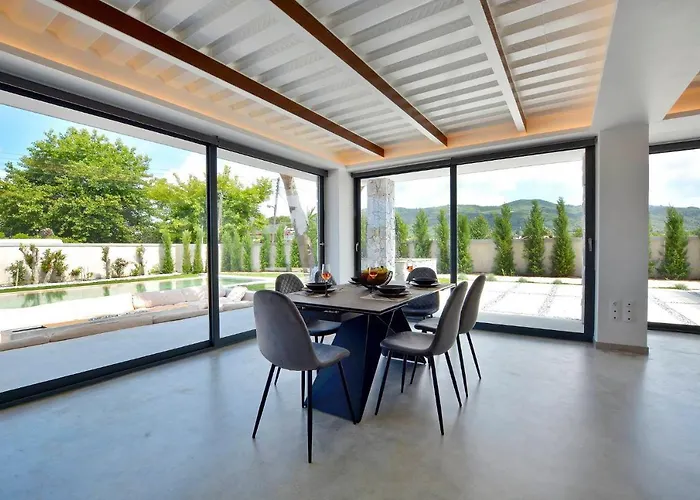 Flamingo - 4 Bedrooms - Private Pool - Next To Renowned Issos & Korission *