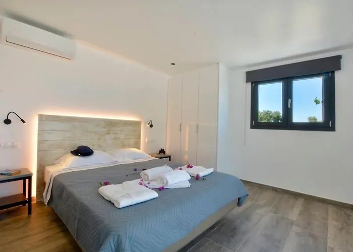 Flamingo - 4 Bedrooms - Private Pool - Next To Renowned Issos & Korission *