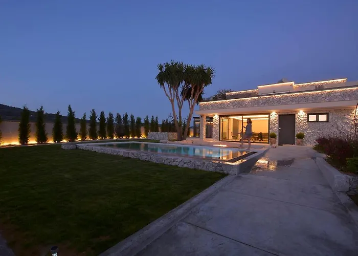 Flamingo - 4 Bedrooms - Private Pool - Next To Renowned Issos & Korission Villa *