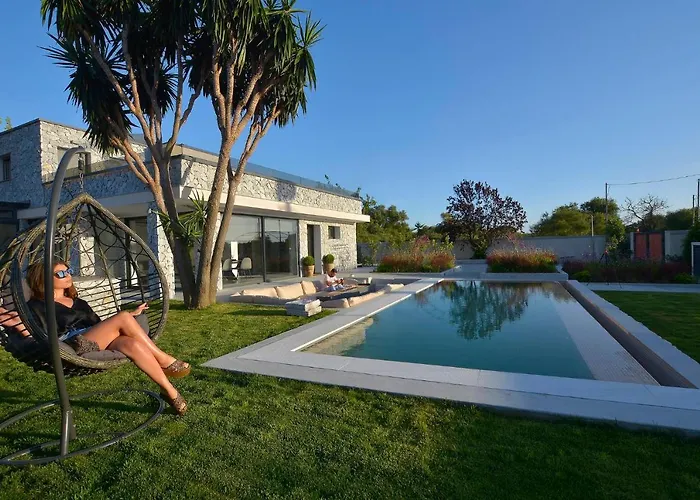 Flamingo - 4 Bedrooms - Private Pool - Next To Renowned Issos & Korission Villa