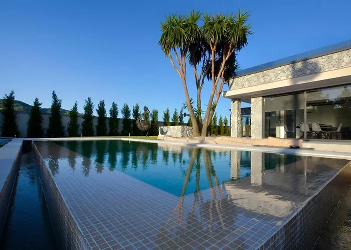 Flamingo - 4 Bedrooms - Private Pool - Next To Renowned Issos & Korission Villa