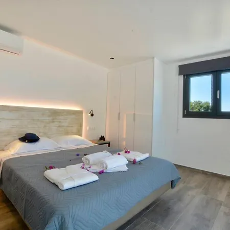 Flamingo - 4 Bedrooms - Private Pool - Next To Renowned Issos & Korission *